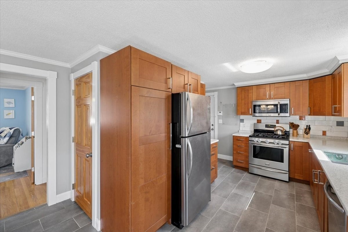 751 Varnum Avenue, Lowell, MA Photo #15