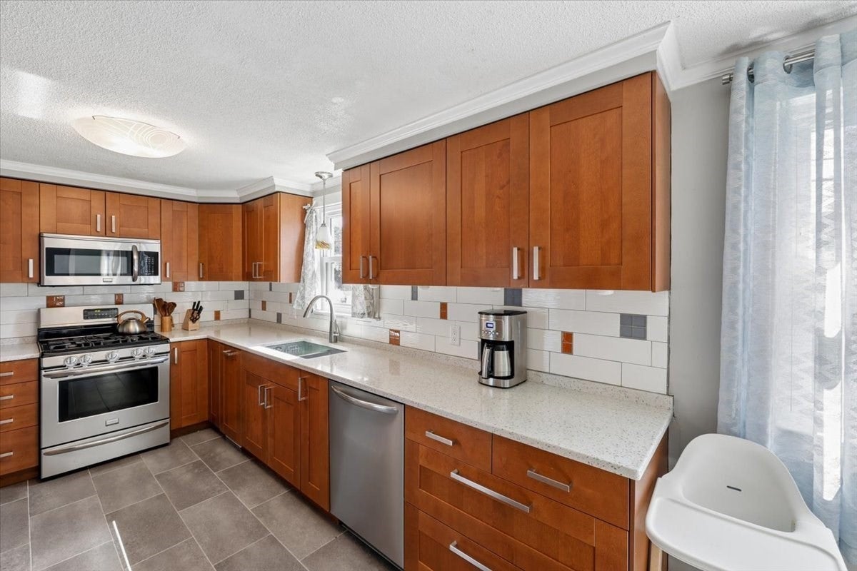 751 Varnum Avenue, Lowell, MA Photo #12