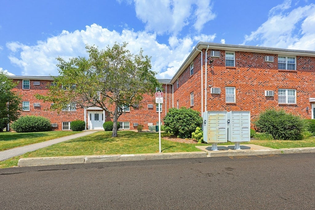 91 Pleasant St D1