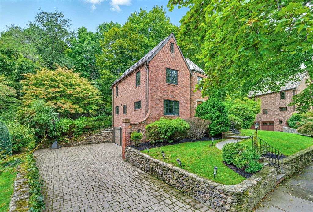 31 West Boulevard Rd