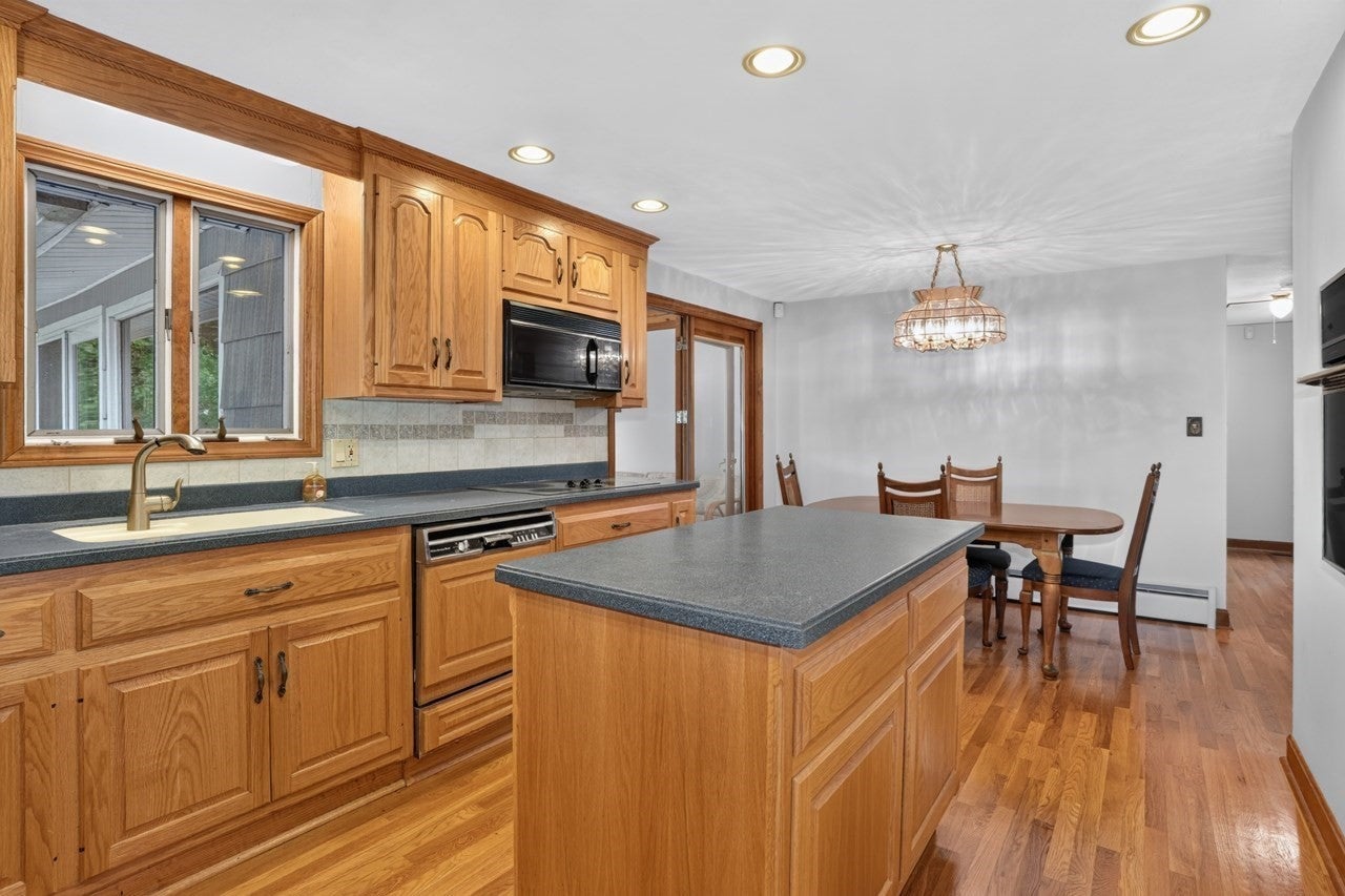10 Squire Ln