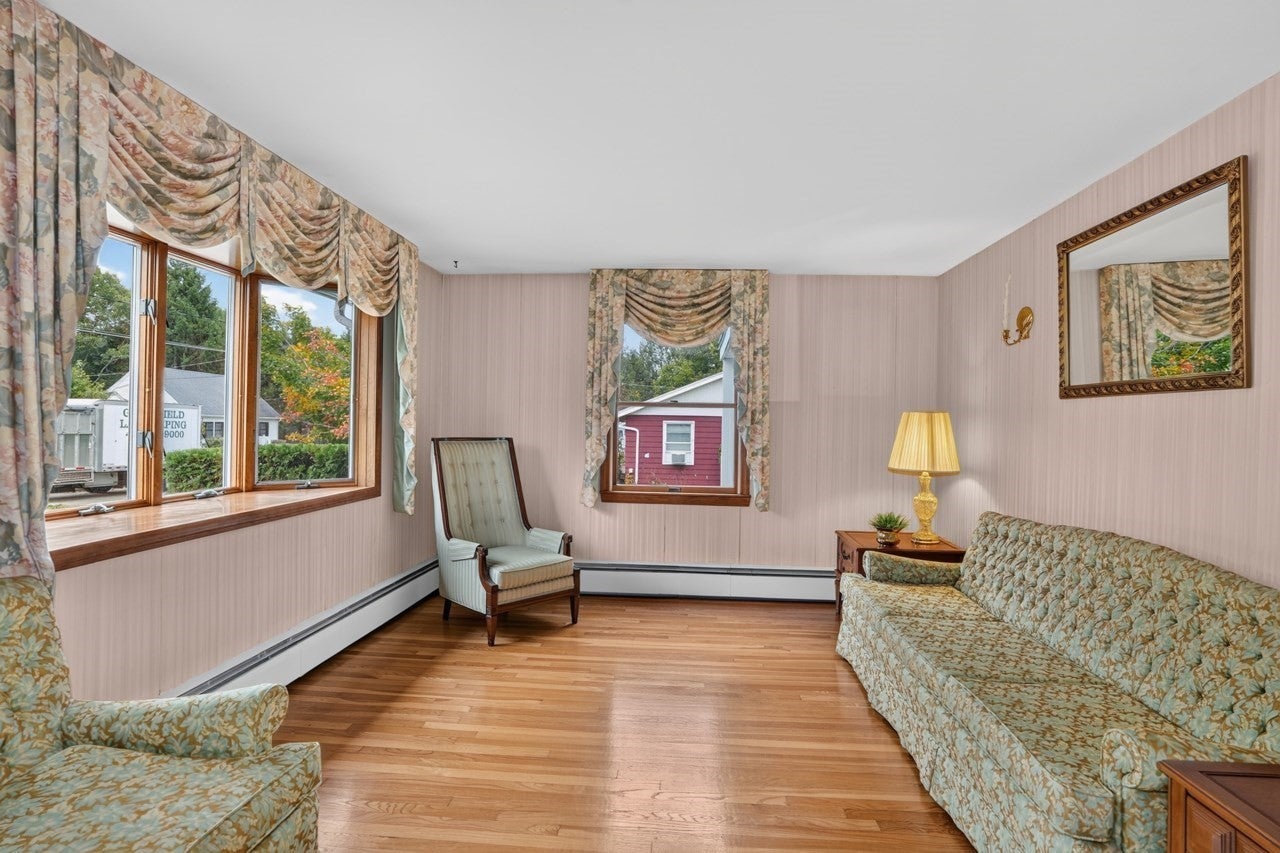 10 Squire Ln