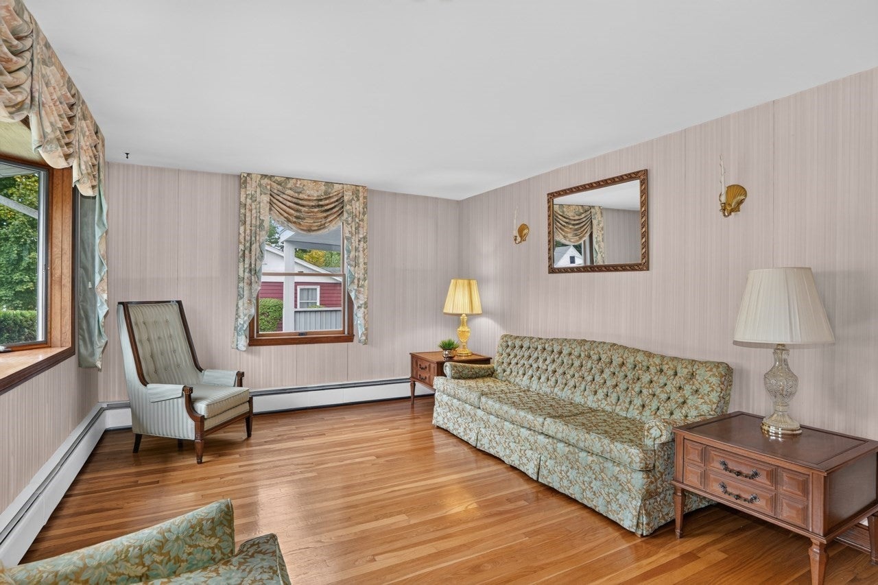10 Squire Ln
