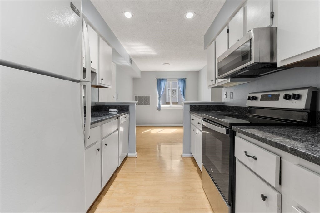 12 Beals Cove Rd B
