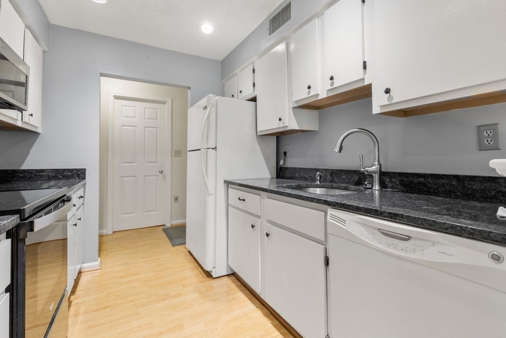 12 Beals Cove Rd B