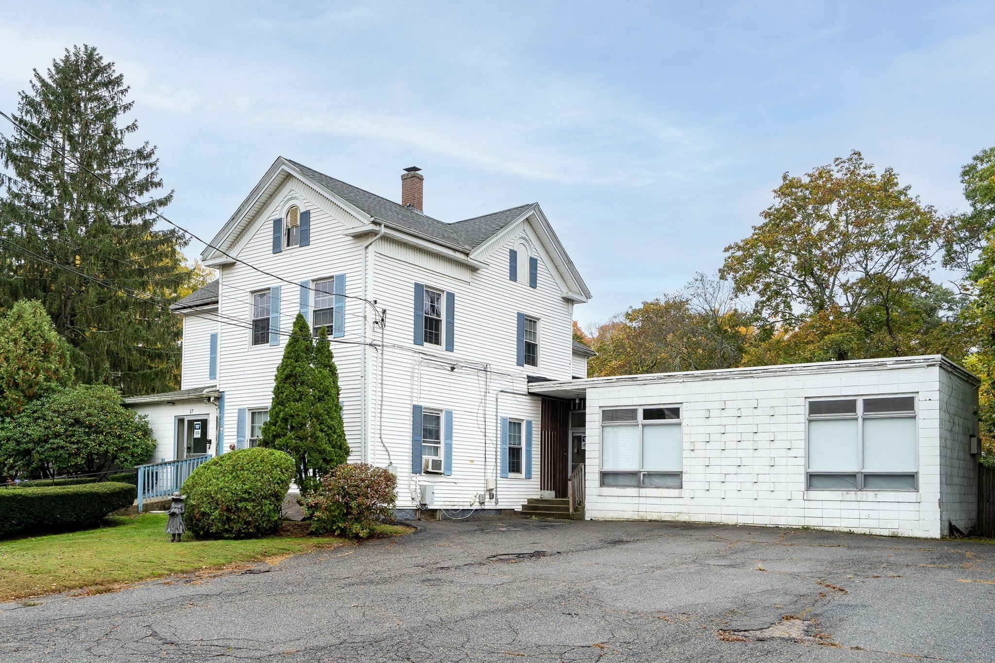 17 Holliston St
