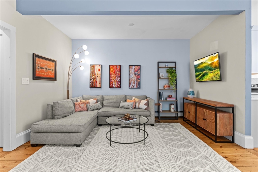 33 Mystic St 1