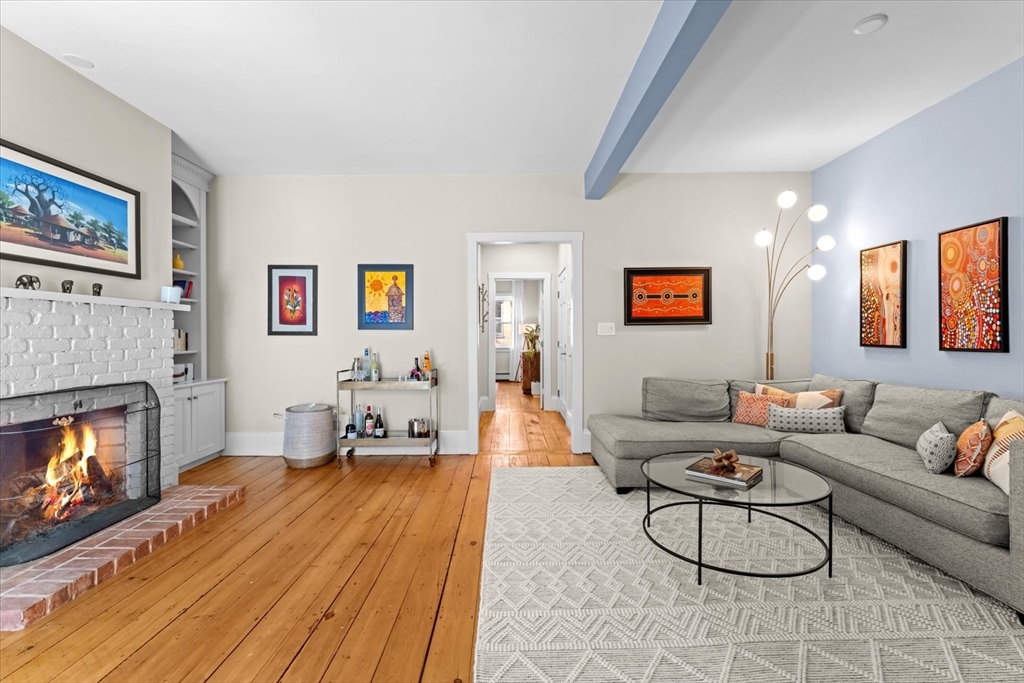 33 Mystic St 1