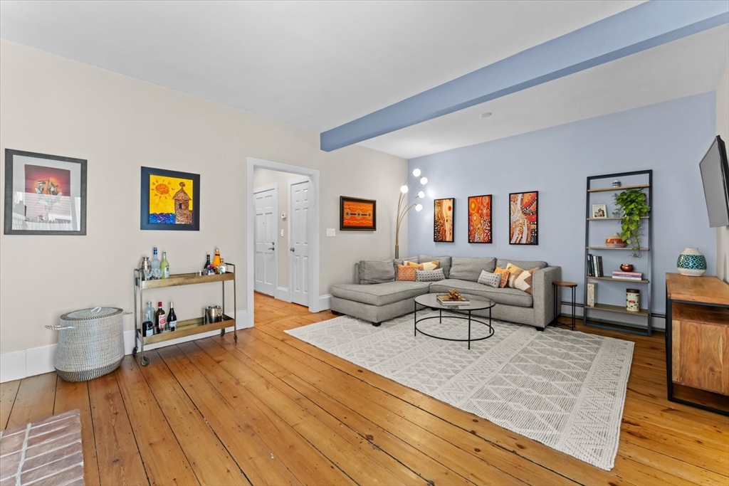 33 Mystic St 1