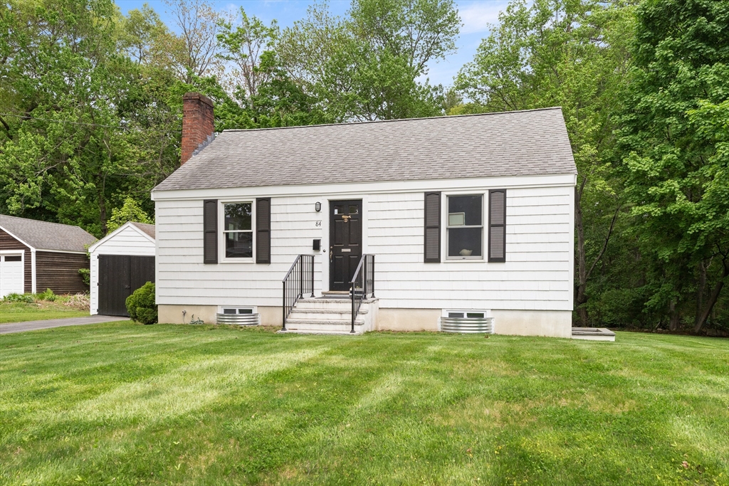 84 Crest Rd