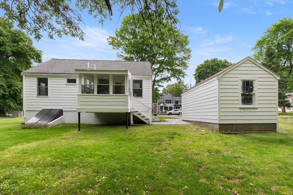 84 Crest Rd