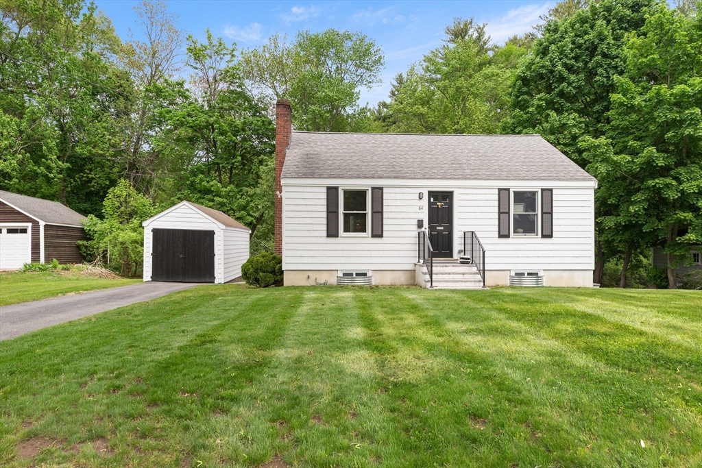 84 Crest Rd