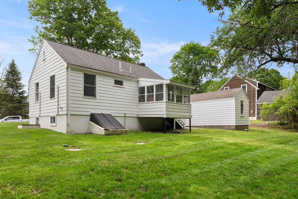 84 Crest Rd