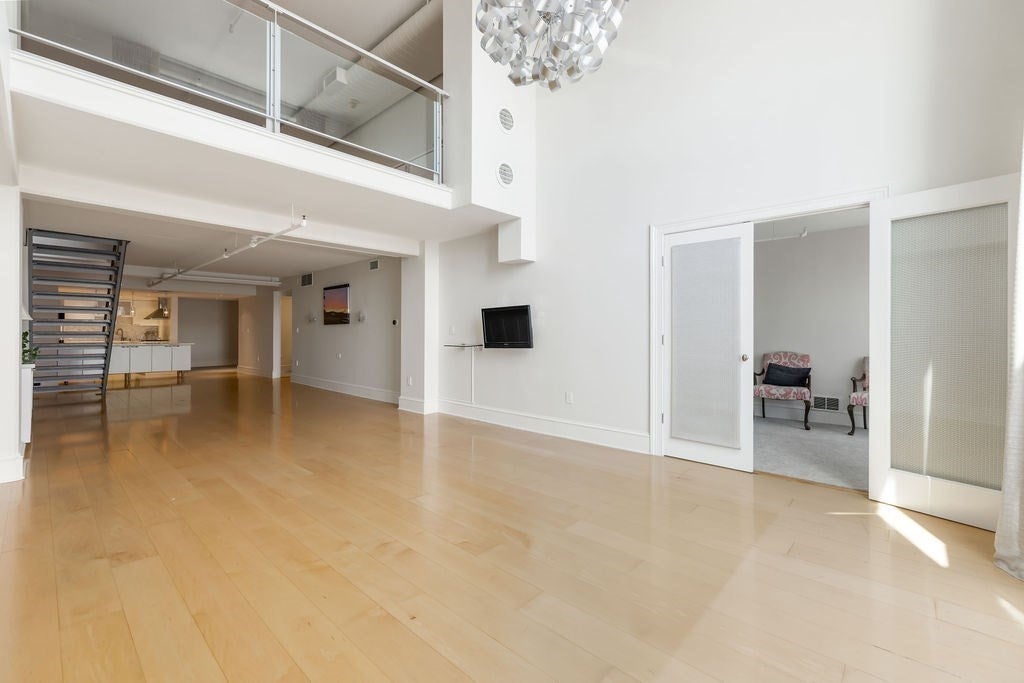 25 Channel Center St 210