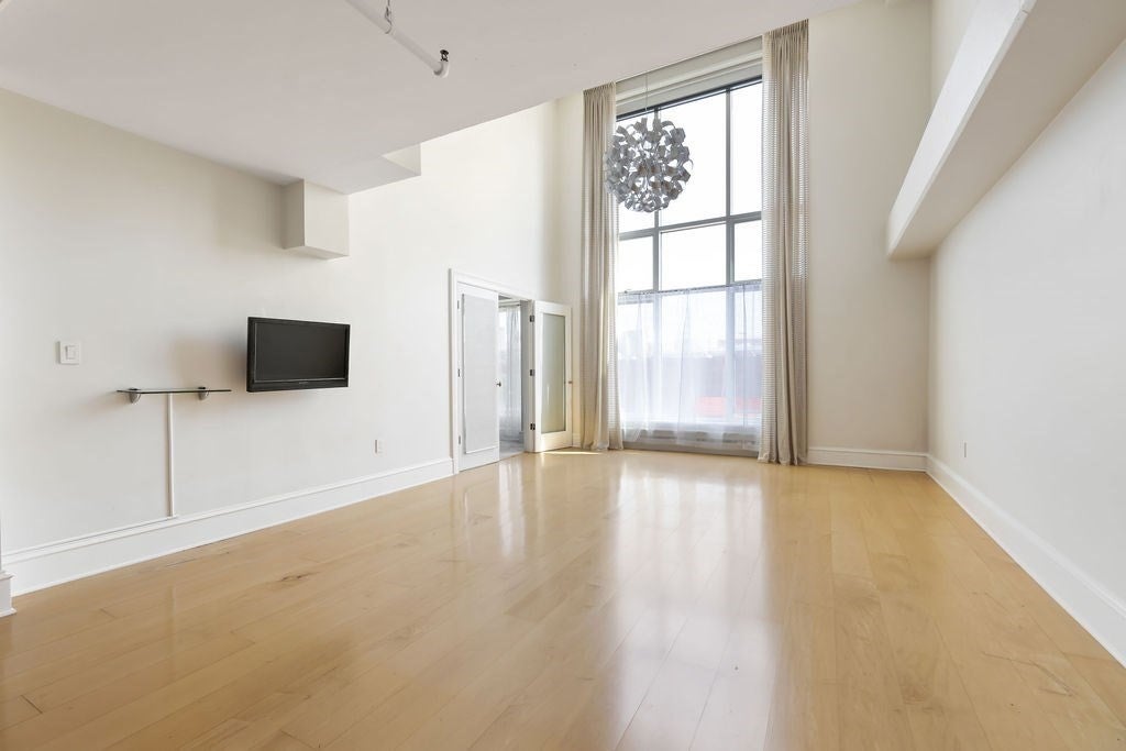 25 Channel Center St 210
