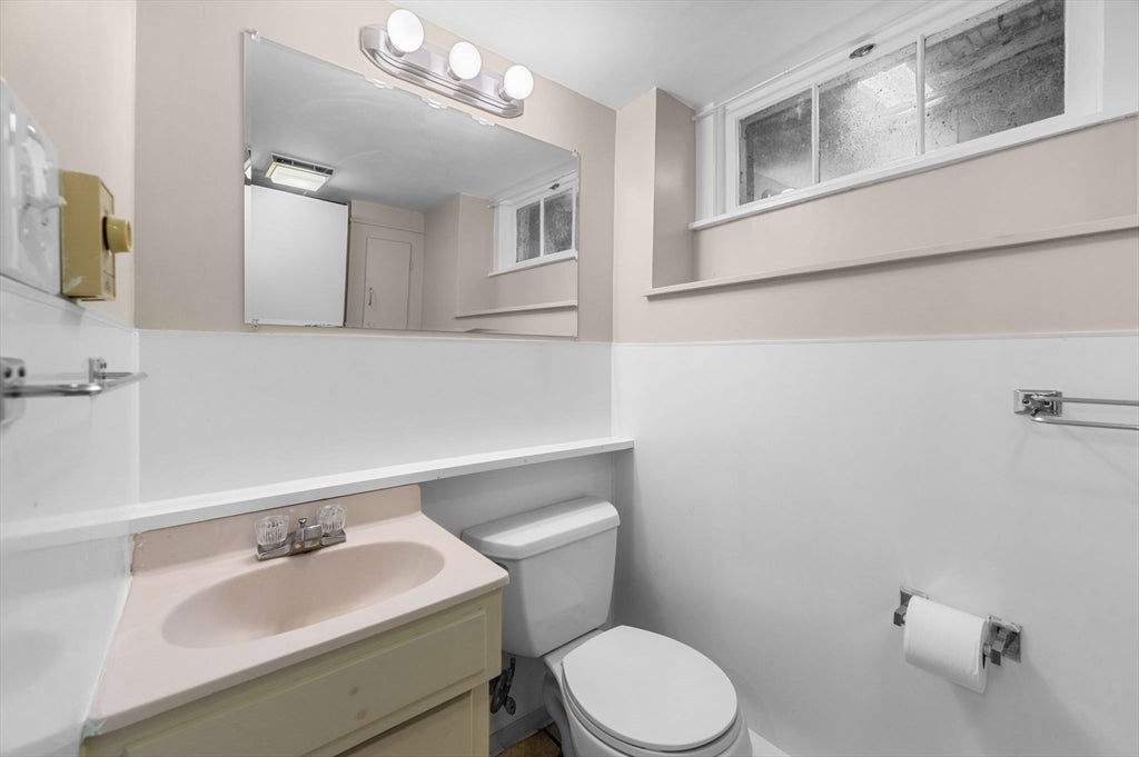 1 Douglass St, Lynn, MA, 1 Douglass St, Lynn, MA Photo #29