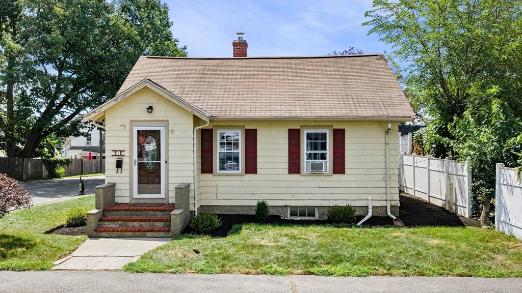 1 Douglass St, Lynn, MA, 1 Douglass St, Lynn, MA Photo #2