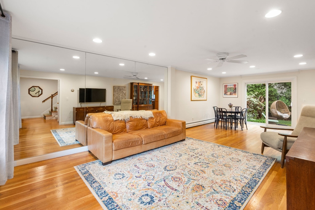 2 Town House Dr 2