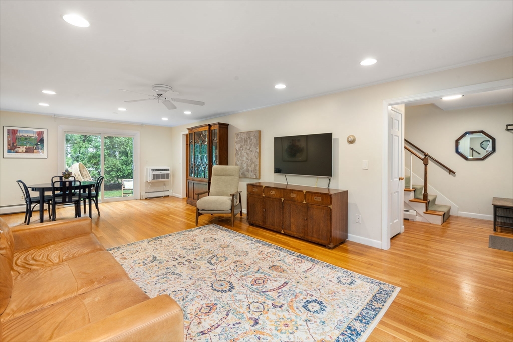 2 Town House Dr 2