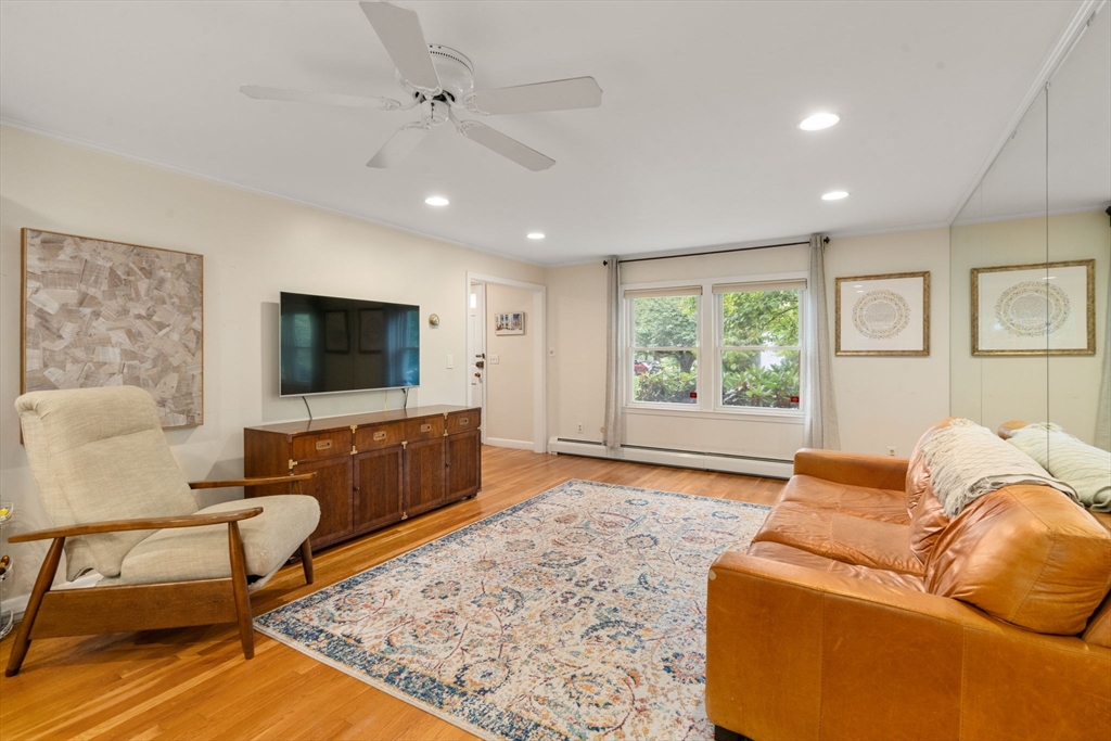 2 Town House Dr 2