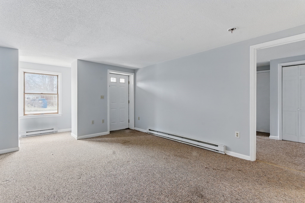 Warren, Massachusetts 01083, United States, 1 Bedroom Bedrooms, ,1 BathroomBathrooms,Residential,Contingent,98309