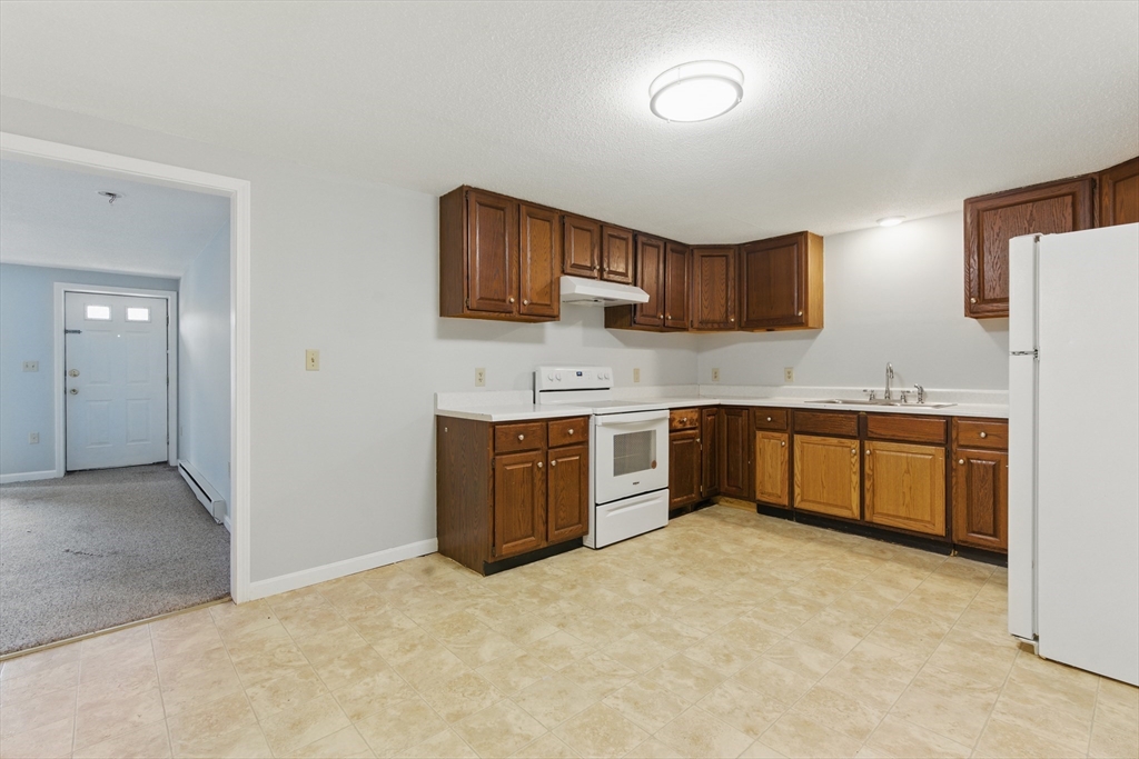 Warren, Massachusetts 01083, United States, 1 Bedroom Bedrooms, ,1 BathroomBathrooms,Residential,Contingent,98309