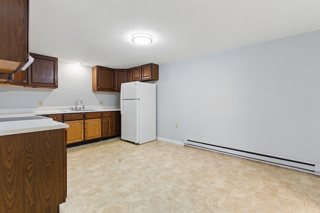 Warren, Massachusetts 01083, United States, 1 Bedroom Bedrooms, ,1 BathroomBathrooms,Residential,Contingent,98309