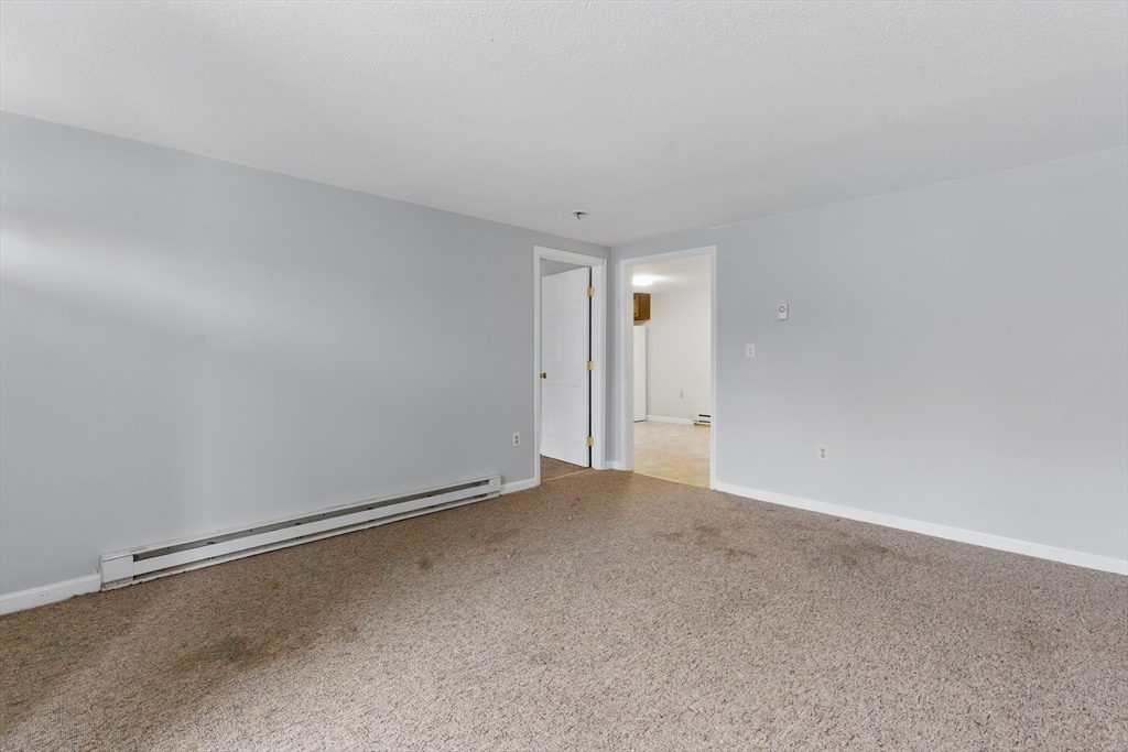 Warren, Massachusetts 01083, United States, 1 Bedroom Bedrooms, ,1 BathroomBathrooms,Residential,Contingent,98309