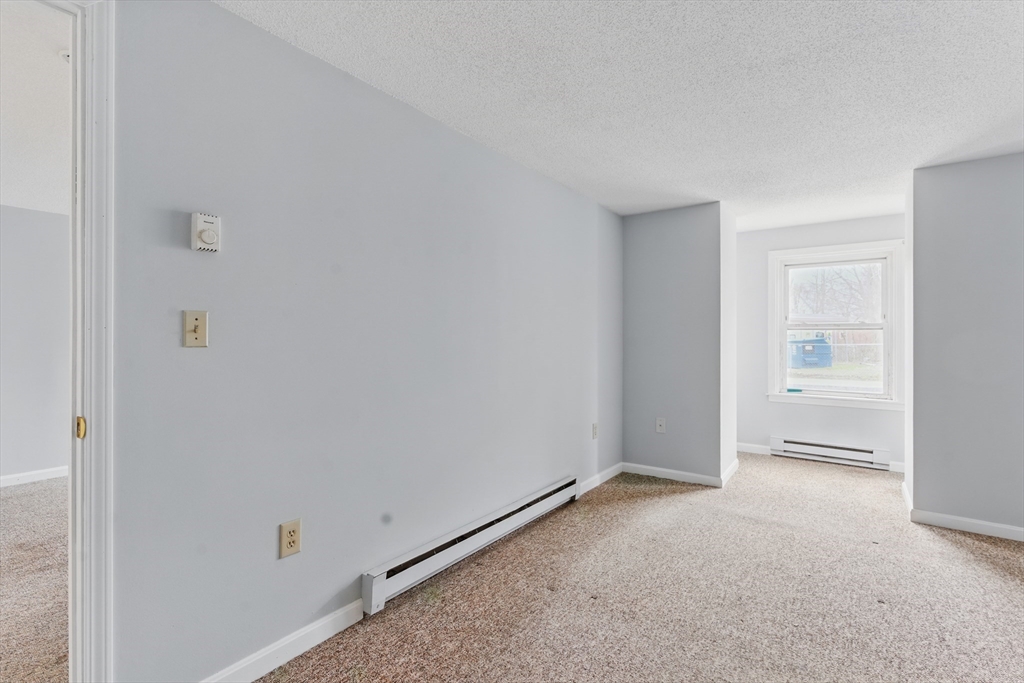 Warren, Massachusetts 01083, United States, 1 Bedroom Bedrooms, ,1 BathroomBathrooms,Residential,Contingent,98309