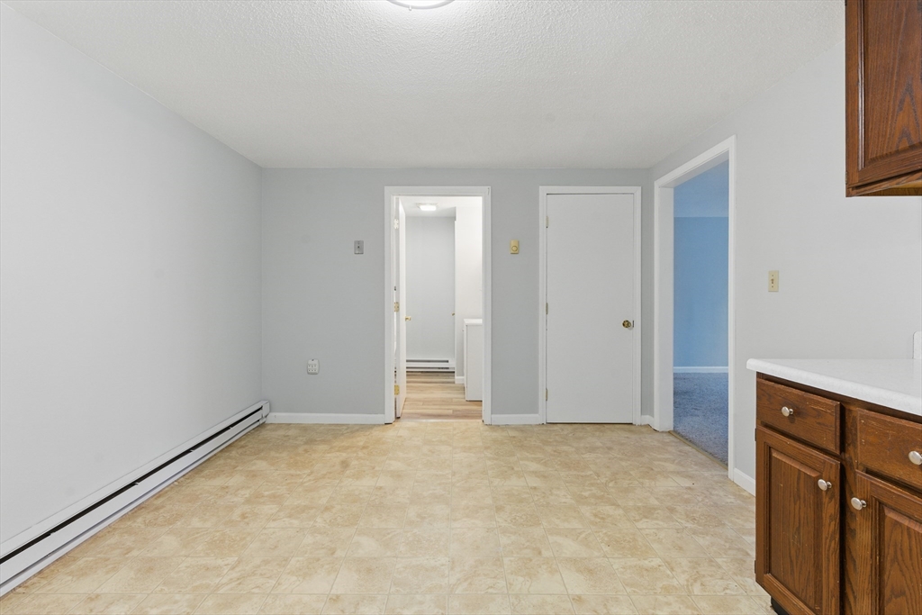 Warren, Massachusetts 01083, United States, 1 Bedroom Bedrooms, ,1 BathroomBathrooms,Residential,Contingent,98309