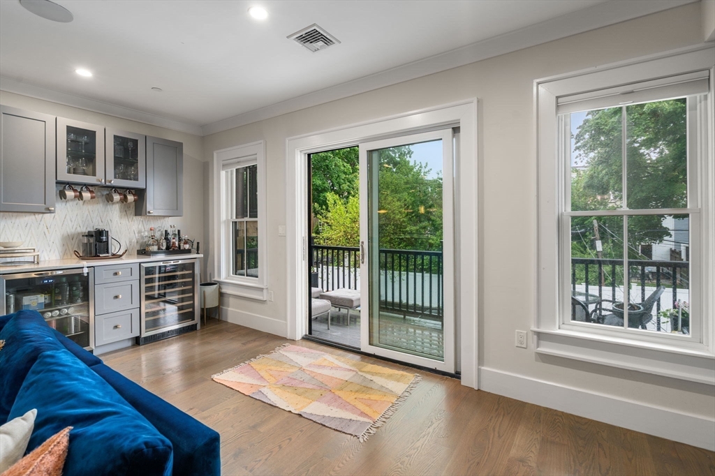 654 E. 7th 3