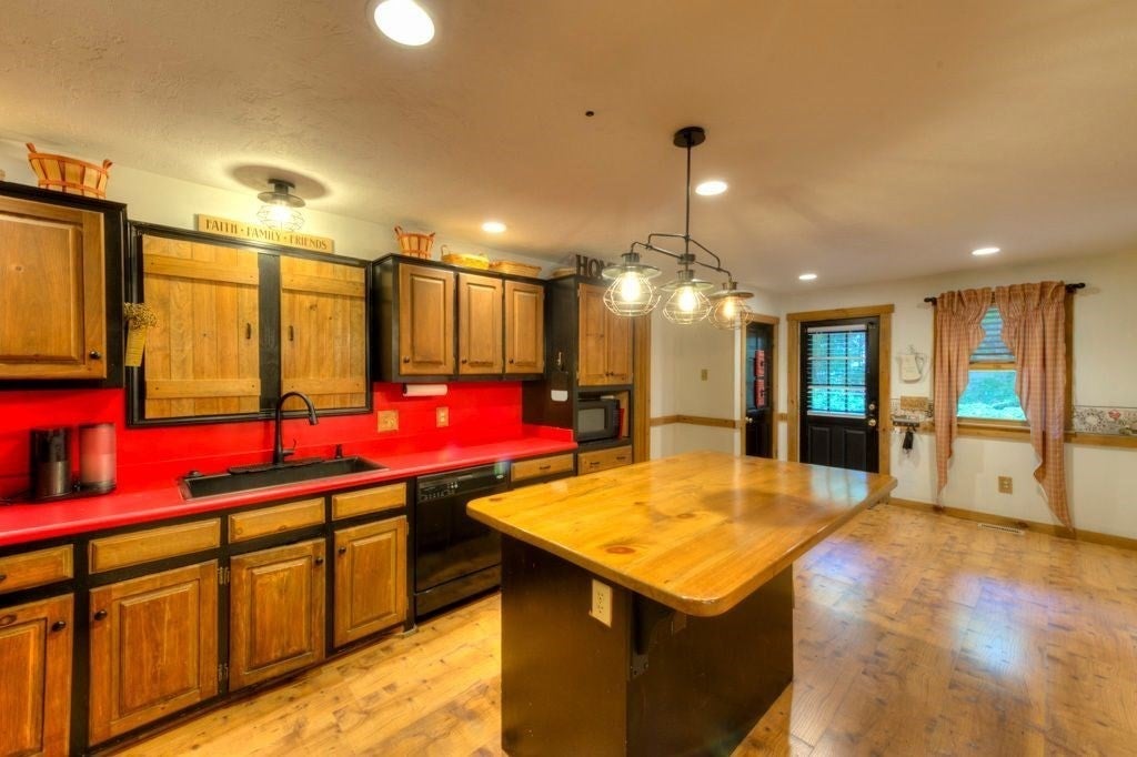 352 Lake Ave, Worcester, MA, 352 Lake Ave, Worcester, MA Photo #5