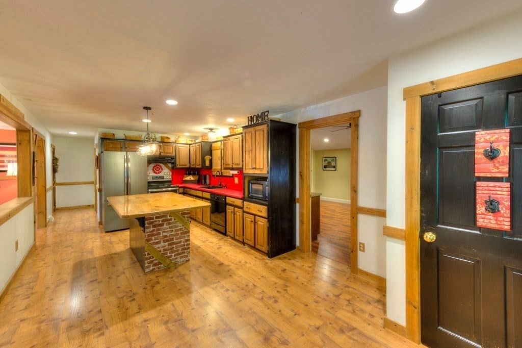 352 Lake Ave, Worcester, MA, 352 Lake Ave, Worcester, MA Photo #3