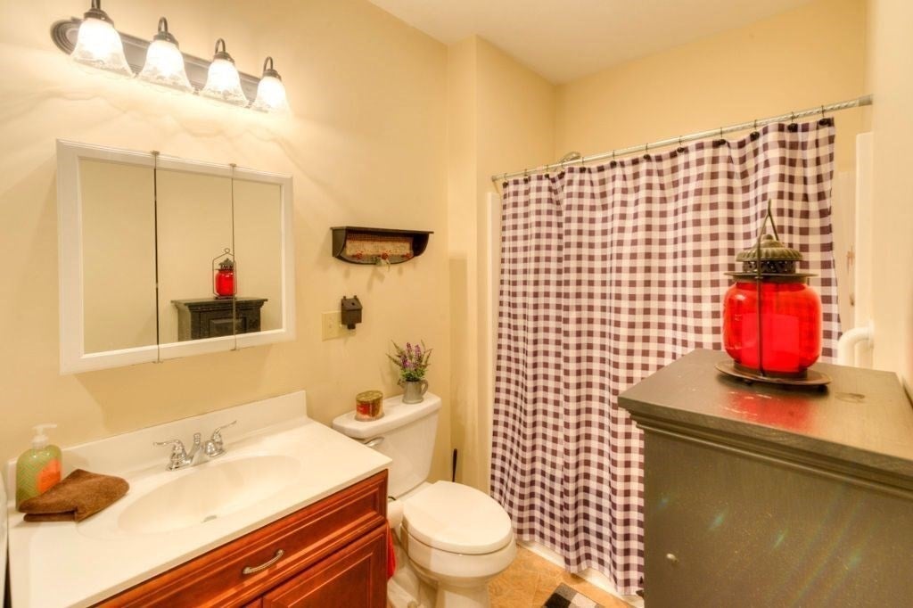 352 Lake Ave, Worcester, MA, 352 Lake Ave, Worcester, MA Photo #28