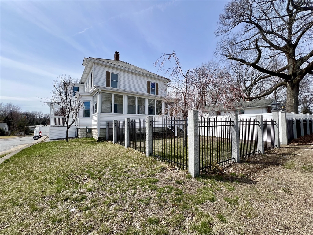 Photo of 343 South St, Fitchburg, MA