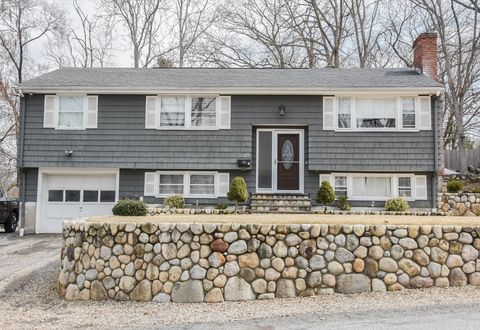 215 Trull Lane E Lowell MA 01852