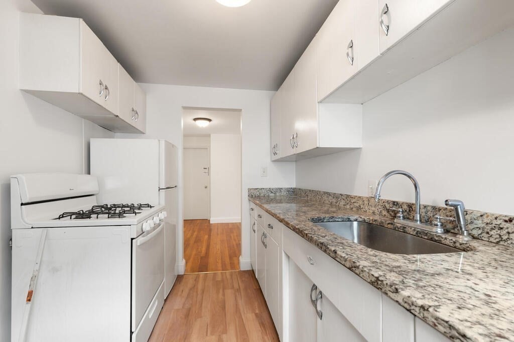 4 Menotomy RD #9, Arlington, MA Photo #7