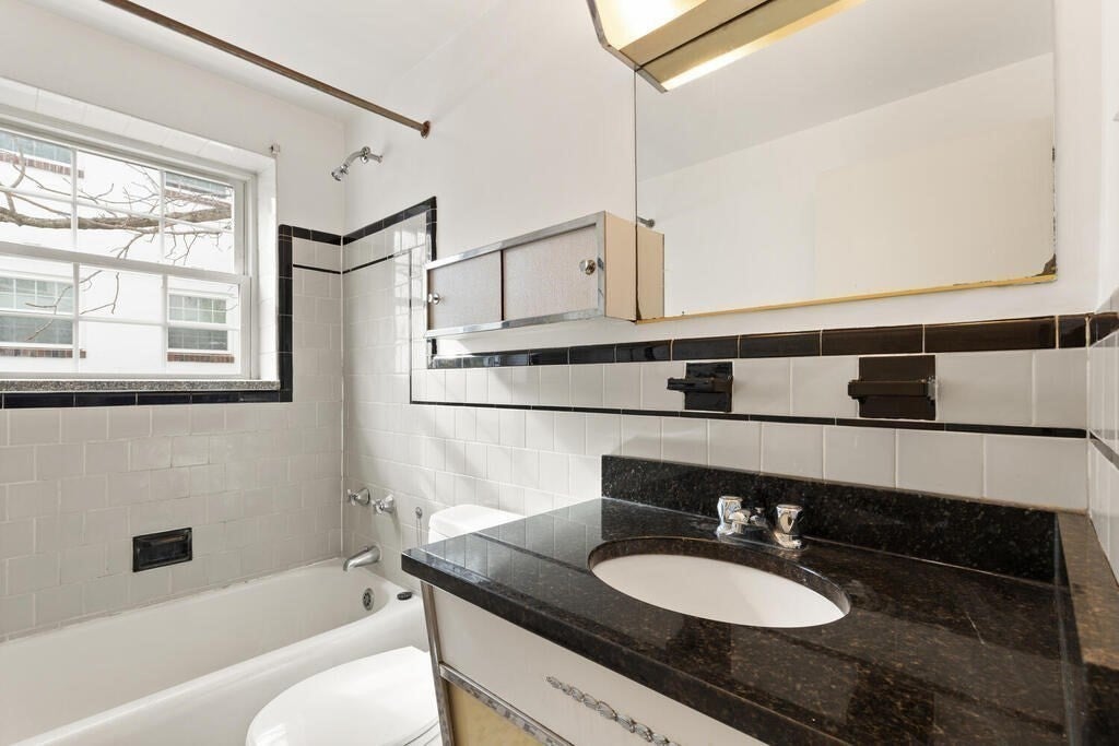 4 Menotomy RD #9, Arlington, MA Photo #8