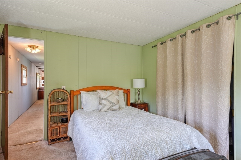 Attleboro, Massachusetts 02703, United States, 2 Bedrooms Bedrooms, ,1 BathroomBathrooms,Residential,Pending,138684