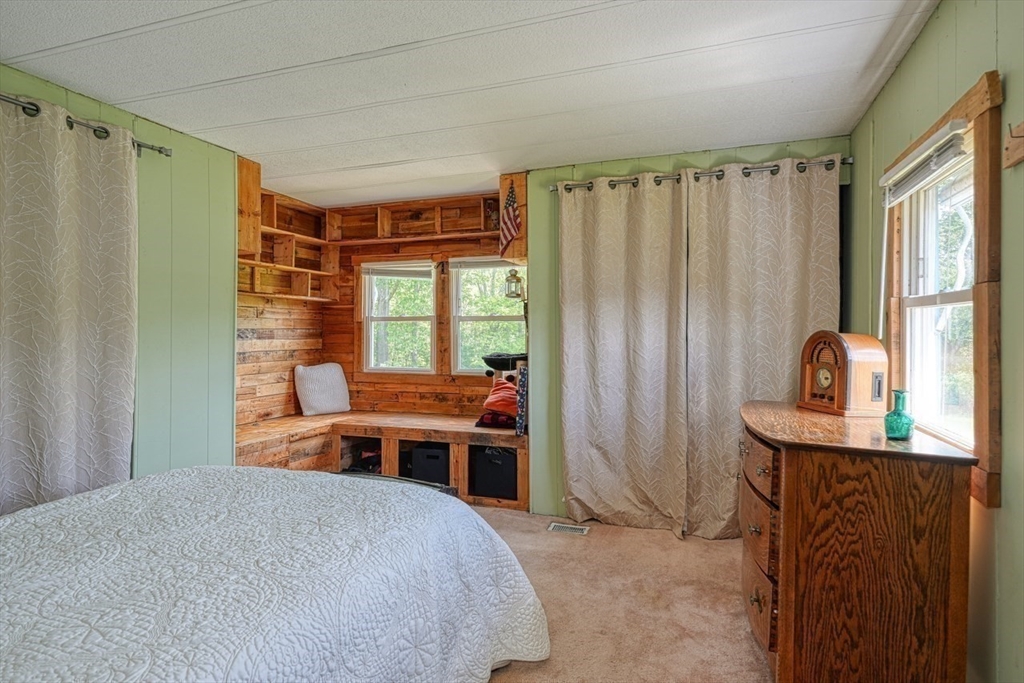 Attleboro, Massachusetts 02703, United States, 2 Bedrooms Bedrooms, ,1 BathroomBathrooms,Residential,Pending,138684