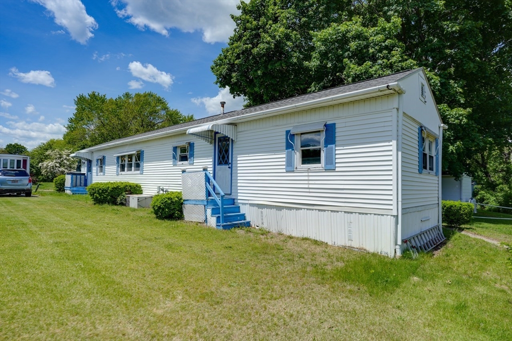 Attleboro, Massachusetts 02703, United States, 2 Bedrooms Bedrooms, ,1 BathroomBathrooms,Residential,Pending,138684