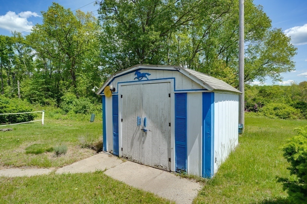 Attleboro, Massachusetts 02703, United States, 2 Bedrooms Bedrooms, ,1 BathroomBathrooms,Residential,Pending,138684