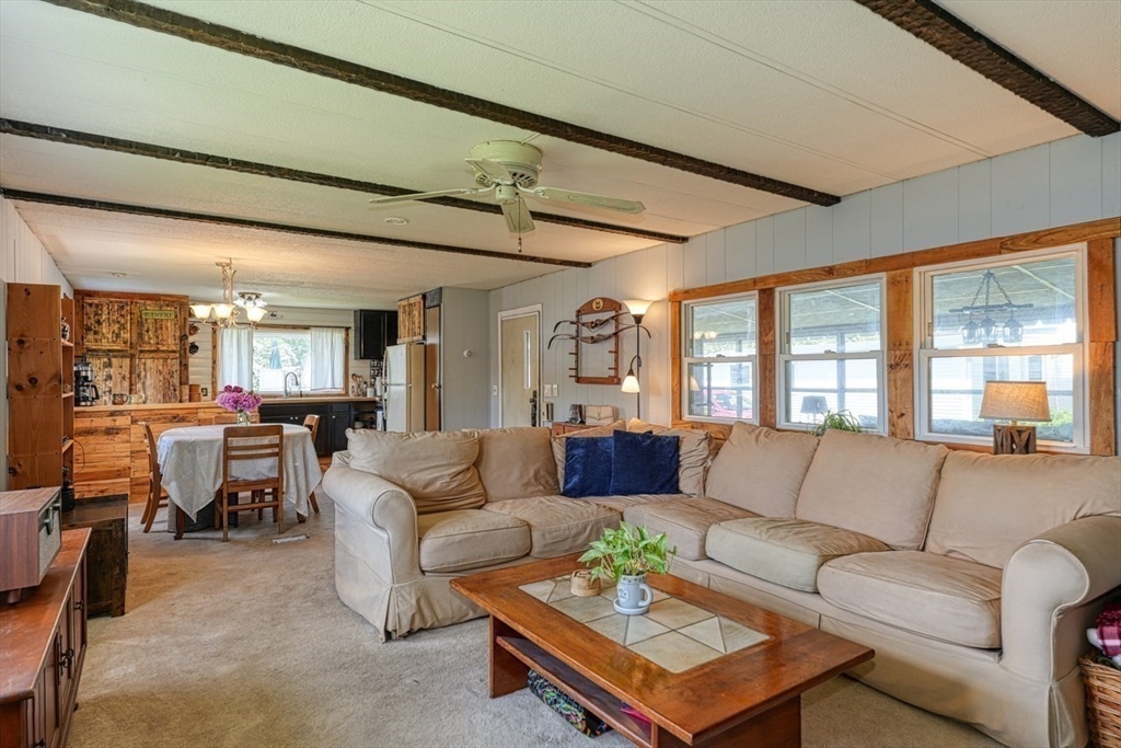 Attleboro, Massachusetts 02703, United States, 2 Bedrooms Bedrooms, ,1 BathroomBathrooms,Residential,Pending,138684