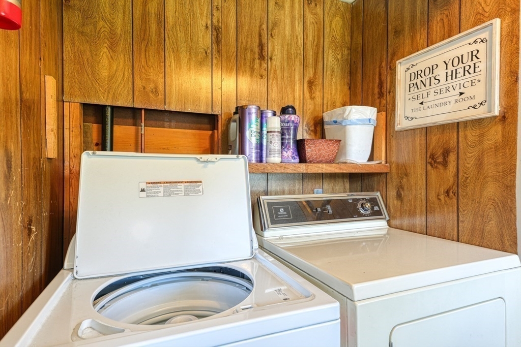 Attleboro, Massachusetts 02703, United States, 2 Bedrooms Bedrooms, ,1 BathroomBathrooms,Residential,Pending,138684