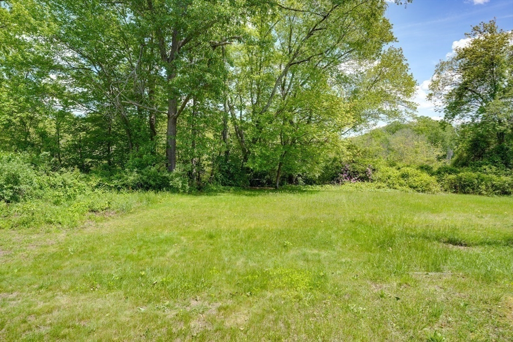 Attleboro, Massachusetts 02703, United States, 2 Bedrooms Bedrooms, ,1 BathroomBathrooms,Residential,Pending,138684