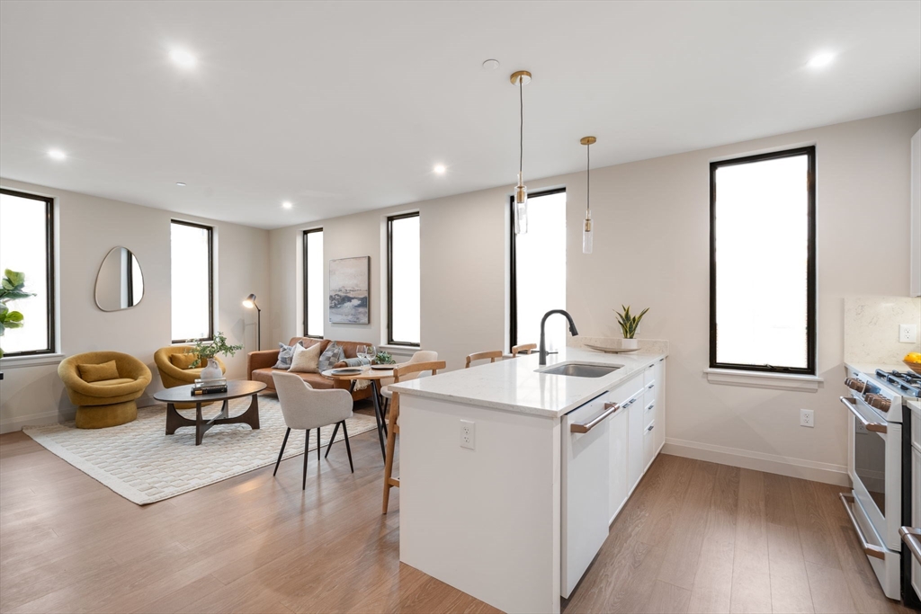 100 Lincoln Street 306