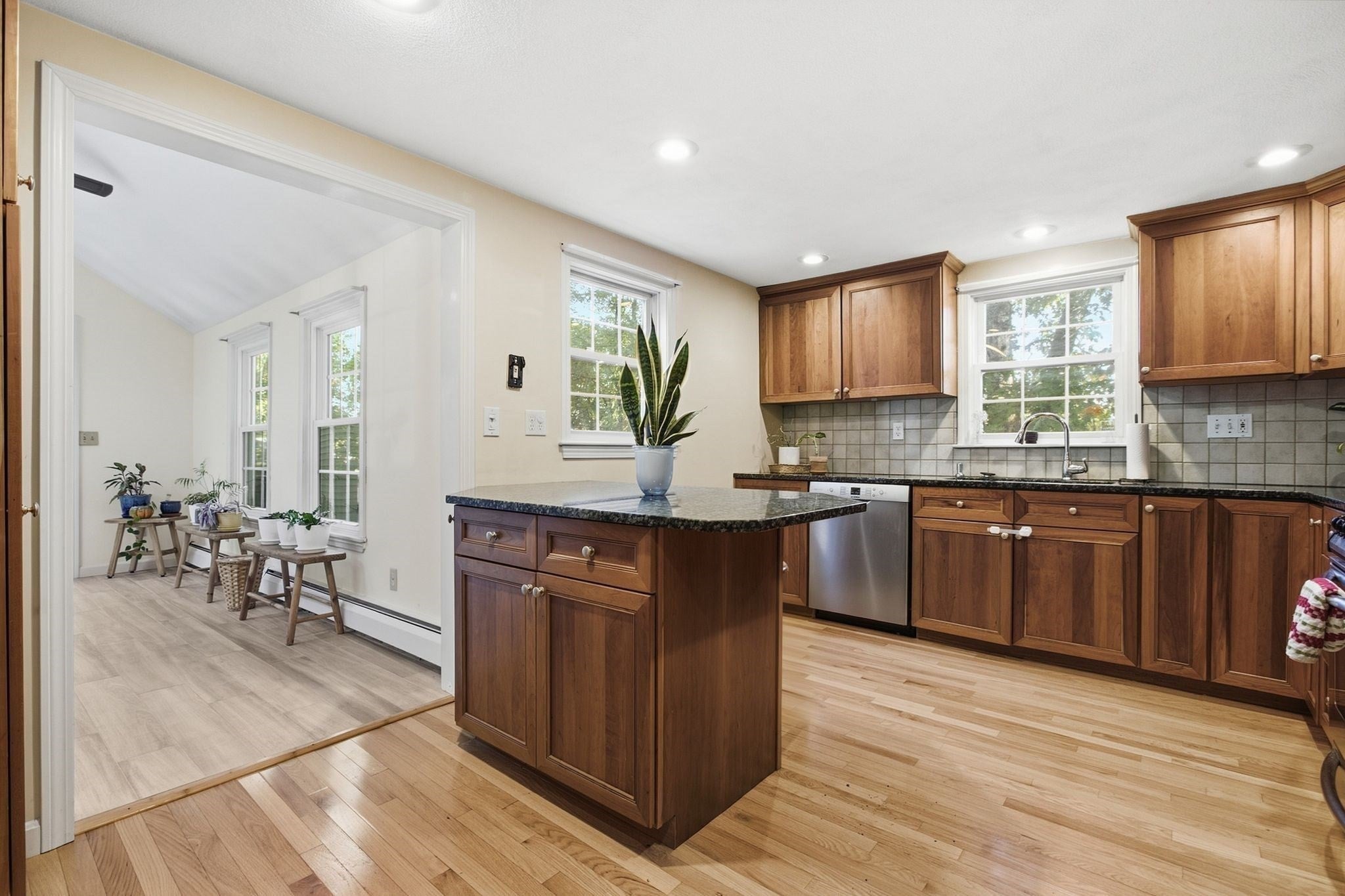 1 Great Pines Ave, Burlington, MA Photo #10