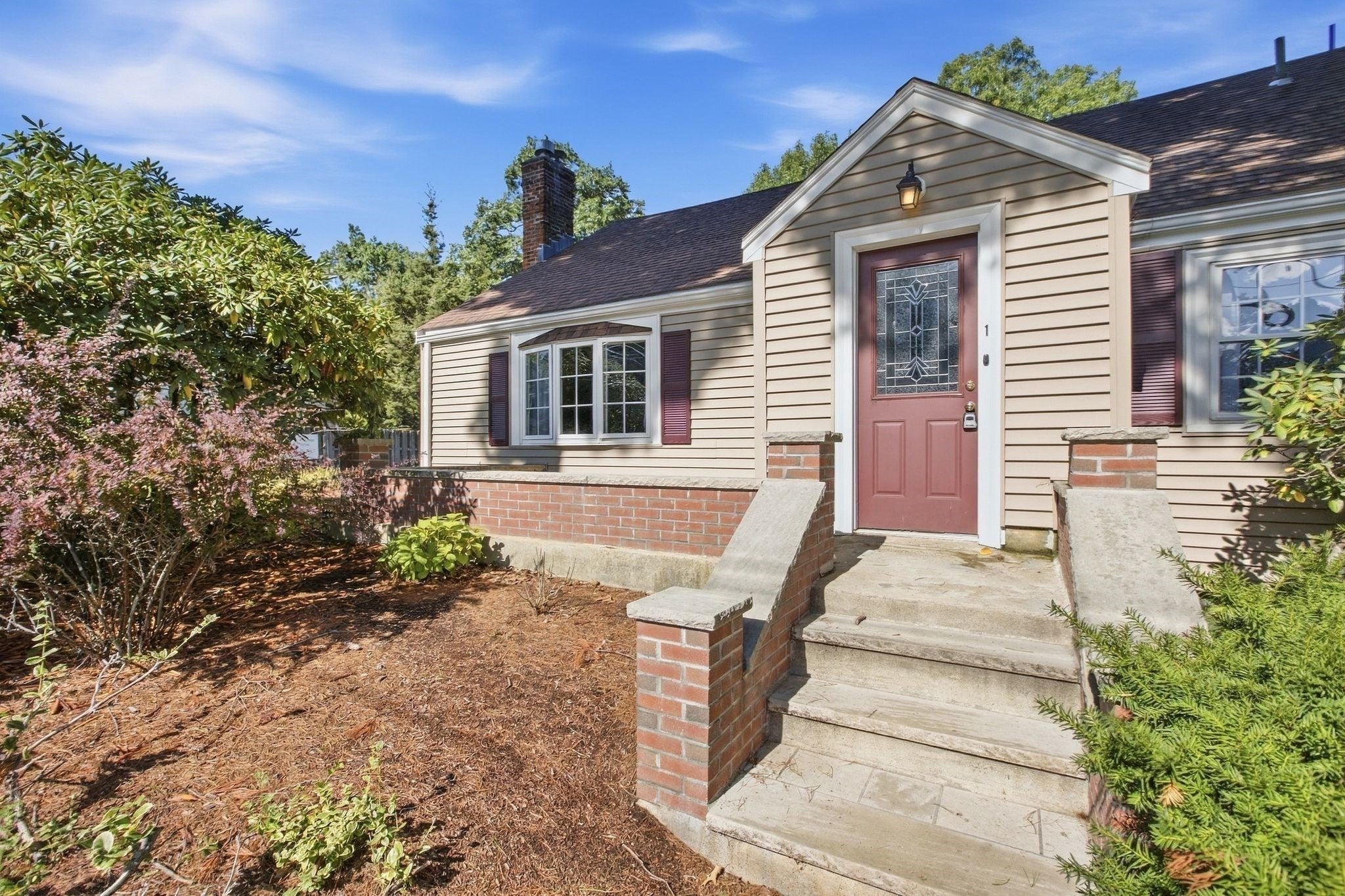 1 Great Pines Ave, Burlington, MA Photo #4