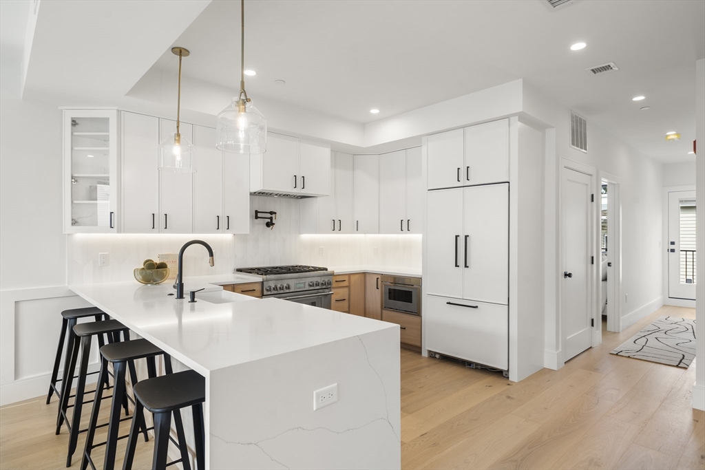 136 W 8th St 4