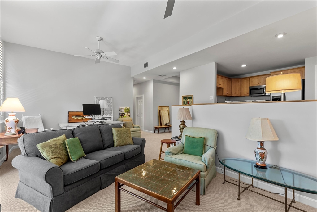 100 Parks St 16
